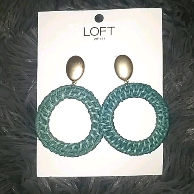 Ann Taylor Summer Dreams Earrings 13$
